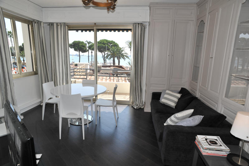 Cannes Rentals, rental apartments and houses in Cannes, France, copyrights John and John Real Estate, picture Ref 007-04