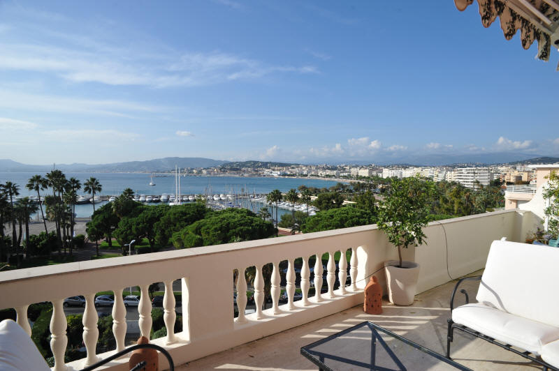 Cannes Rentals, rental apartments and houses in Cannes, France, copyrights John and John Real Estate, picture Ref 042-01