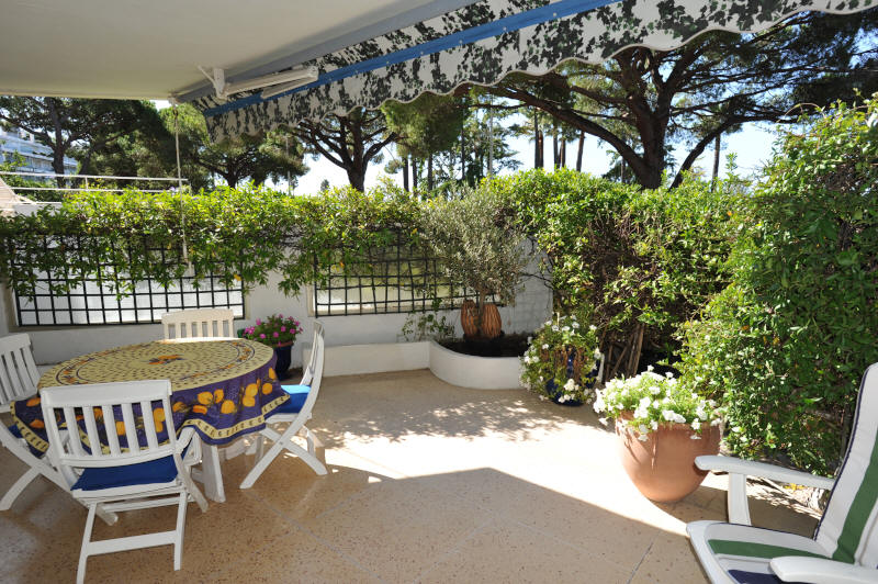 Cannes Rentals, rental apartments and houses in Cannes, France, copyrights John and John Real Estate, picture Ref 057-03