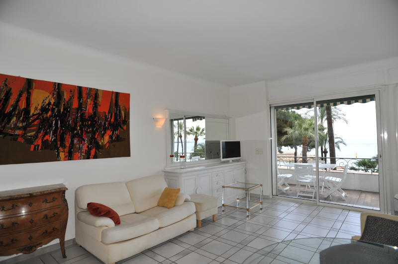 Cannes Rentals, rental apartments and houses in Cannes, France, copyrights John and John Real Estate, picture Ref 142-05