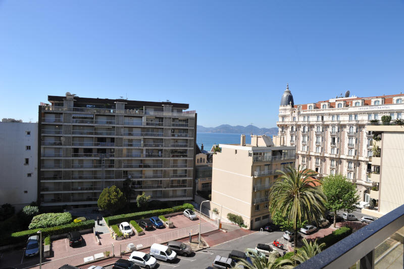 Cannes Rentals, rental apartments and houses in Cannes, France, copyrights John and John Real Estate, picture Ref 151-02