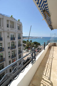 Cannes Rentals, rental apartments and houses in Cannes, France, copyrights John and John Real Estate, picture Ref 174-23