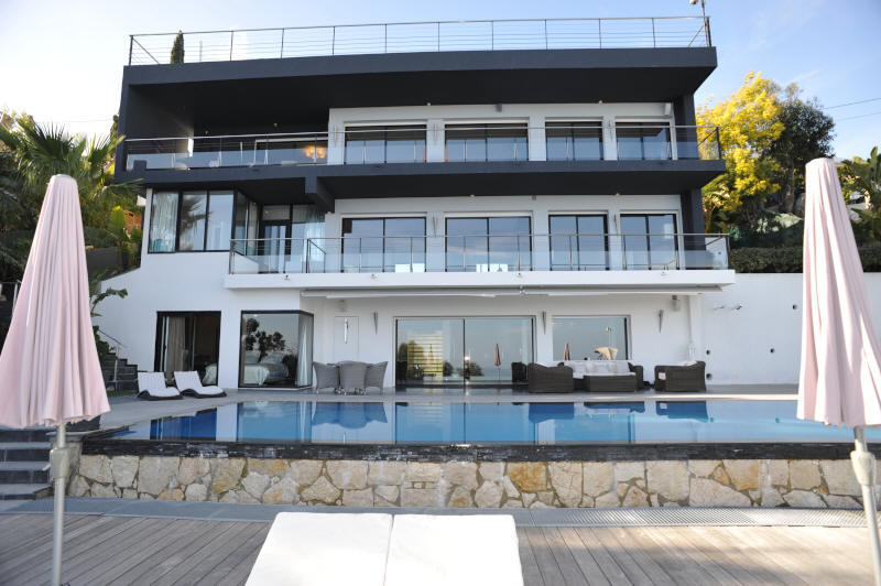 Cannes Rentals, rental apartments and houses in Cannes, France, copyrights John and John Real Estate, picture Ref 210-15