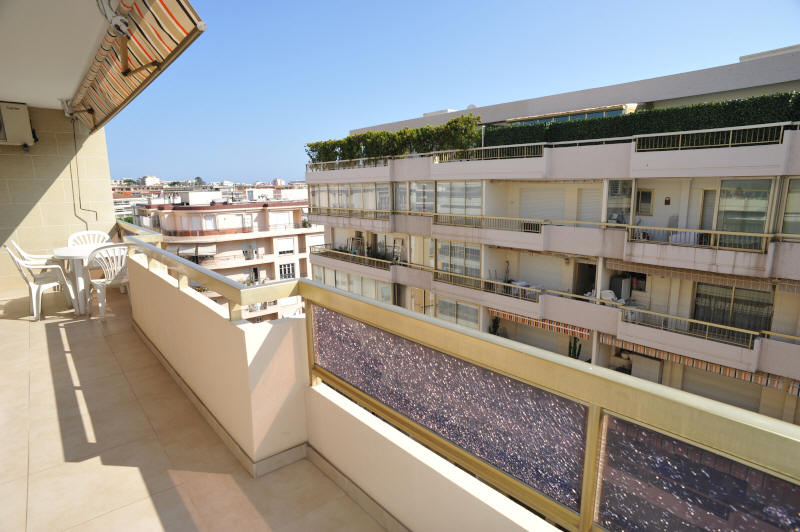 Cannes Rentals, rental apartments and houses in Cannes, France, copyrights John and John Real Estate, picture Ref 228-02