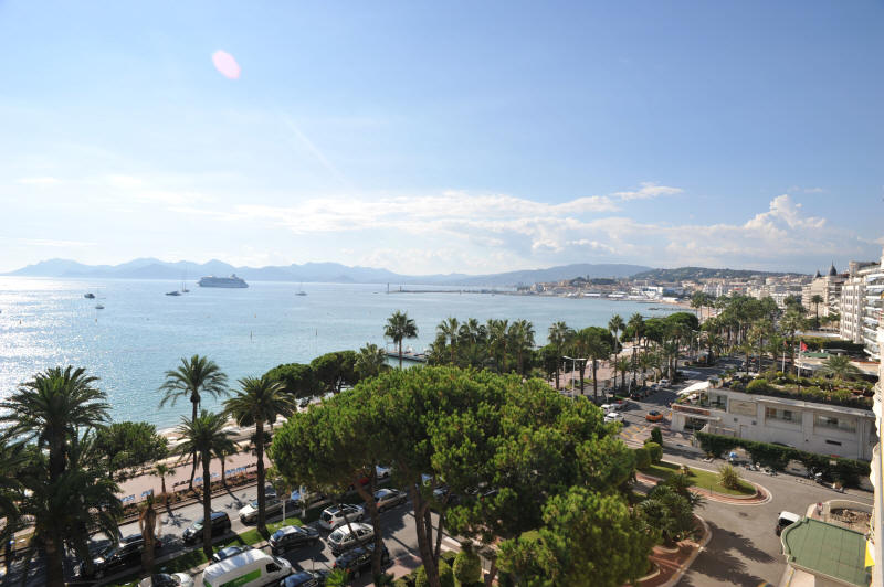 Cannes Rentals, rental apartments and houses in Cannes, France, copyrights John and John Real Estate, picture Ref 254-03