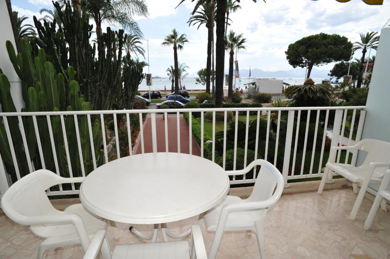 Cannes Rentals, rental apartments and houses in Cannes, France, copyrights John and John Real Estate, picture Ref 292-02