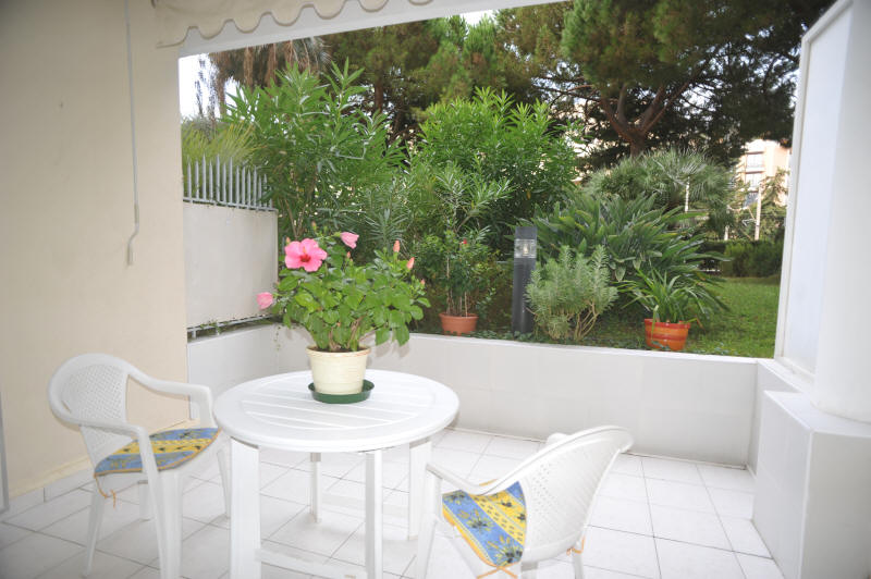 Cannes Rentals, rental apartments and houses in Cannes, France, copyrights John and John Real Estate, picture Ref 328-01