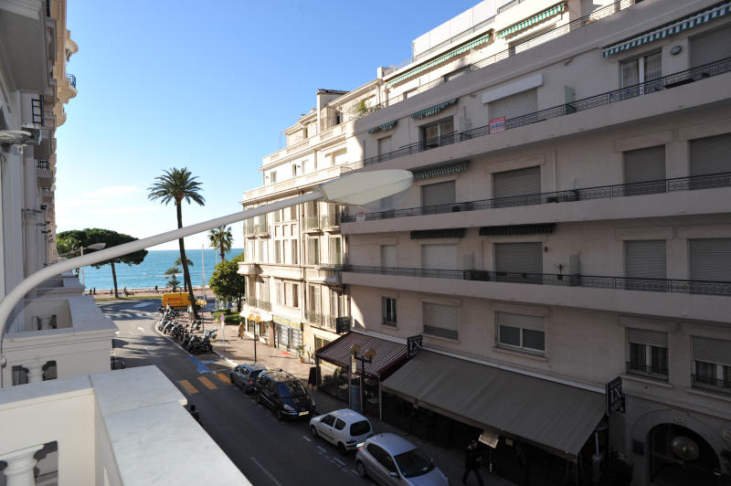 Cannes Rentals, rental apartments and houses in Cannes, France, copyrights John and John Real Estate, picture Ref 351-07