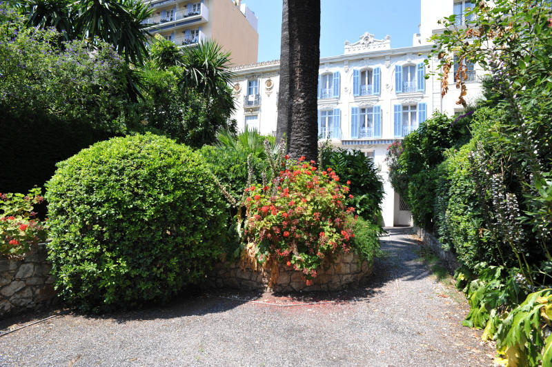 Cannes Rentals, rental apartments and houses in Cannes, France, copyrights John and John Real Estate, picture Ref 463-01